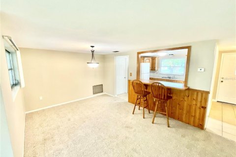 Villa ou maison à louer à Port Richey, Floride: 2 chambres, 115.66 m2 № 2397098 - photo 4