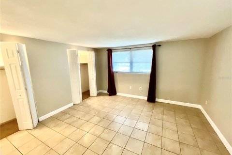 Villa ou maison à louer à Port Richey, Floride: 2 chambres, 115.66 m2 № 2397098 - photo 6