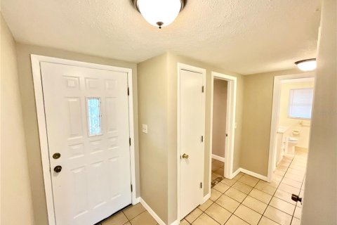 Villa ou maison à louer à Port Richey, Floride: 2 chambres, 115.66 m2 № 2397098 - photo 9