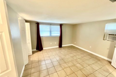 Villa ou maison à louer à Port Richey, Floride: 2 chambres, 115.66 m2 № 2397098 - photo 7