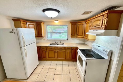 Villa ou maison à louer à Port Richey, Floride: 2 chambres, 115.66 m2 № 2397098 - photo 5
