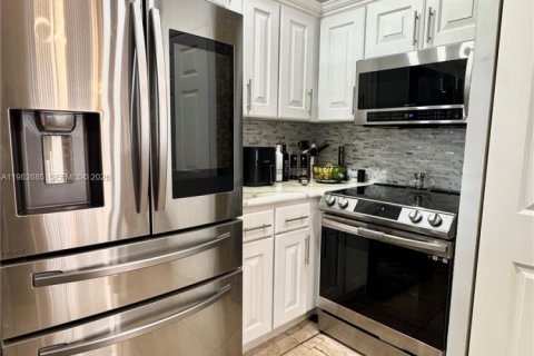 Снять в аренду виллу или дом в Майами, Флорида 3 спальни, 115.38м2, № 2050287 - фото 7