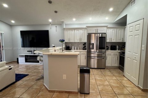 Снять в аренду виллу или дом в Майами, Флорида 3 спальни, 115.38м2, № 2050287 - фото 5