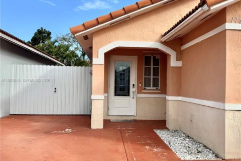 Снять в аренду виллу или дом в Майами, Флорида 3 спальни, 115.38м2, № 2050287 - фото 2