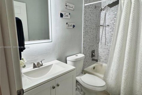 Снять в аренду виллу или дом в Майами, Флорида 3 спальни, 115.38м2, № 2050287 - фото 12