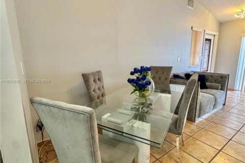 Снять в аренду виллу или дом в Майами, Флорида 3 спальни, 115.38м2, № 2050287 - фото 15