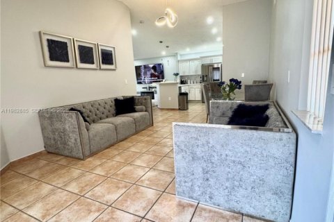 Снять в аренду виллу или дом в Майами, Флорида 3 спальни, 115.38м2, № 2050287 - фото 4