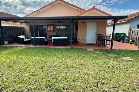 Снять в аренду виллу или дом в Майами, Флорида 3 спальни, 115.38м2, № 2050287 - фото 16