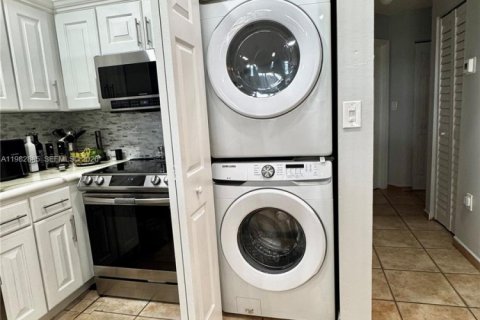 Снять в аренду виллу или дом в Майами, Флорида 3 спальни, 115.38м2, № 2050287 - фото 10