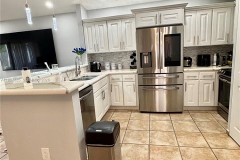 Снять в аренду виллу или дом в Майами, Флорида 3 спальни, 115.38м2, № 2050287 - фото 6