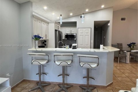 Снять в аренду виллу или дом в Майами, Флорида 3 спальни, 115.38м2, № 2050287 - фото 8