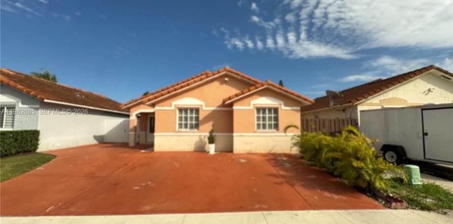 Дом в Майами, Флорида 3 спальни, 115.38м2 № 2050287