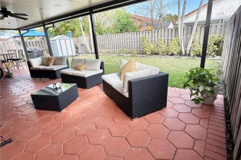 Снять в аренду виллу или дом в Майами, Флорида 3 спальни, 115.38м2, № 2050287 - фото 17