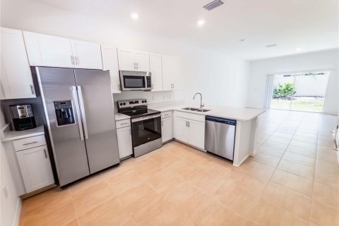 Touwnhouse à vendre à Sarasota, Floride: 2 chambres, 111.48 m2 № 1775536 - photo 5