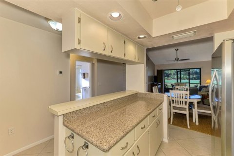 Condo in Venice, Florida, 2 bedrooms  № 1831254 - photo 9
