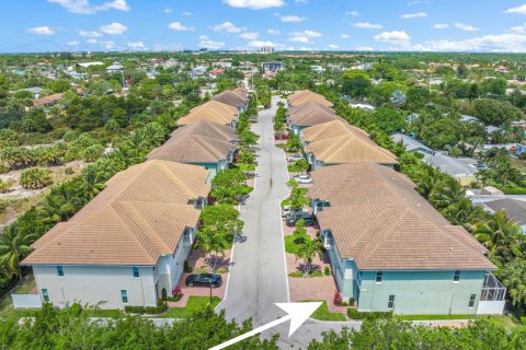 Adosado en alquiler en North Palm Beach, Florida, 3 dormitorios, 198.53 m2 № 1047857 - foto 1