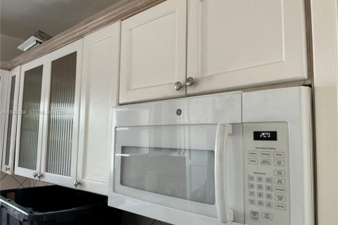 Снять в аренду кондоминиум в Бэл-Харбор, Флорида 2 спальни, 93.37м2, № 2004257 - фото 8