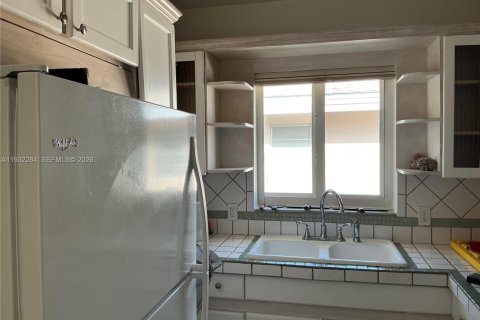 Снять в аренду кондоминиум в Бэл-Харбор, Флорида 2 спальни, 93.37м2, № 2004257 - фото 9