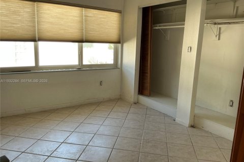 Снять в аренду кондоминиум в Бэл-Харбор, Флорида 2 спальни, 93.37м2, № 2004257 - фото 11