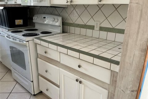 Снять в аренду кондоминиум в Бэл-Харбор, Флорида 2 спальни, 93.37м2, № 2004257 - фото 10