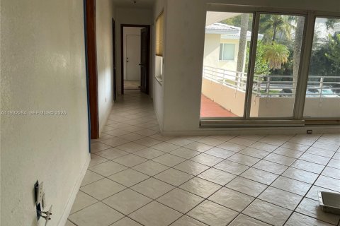 Снять в аренду кондоминиум в Бэл-Харбор, Флорида 2 спальни, 93.37м2, № 2004257 - фото 7