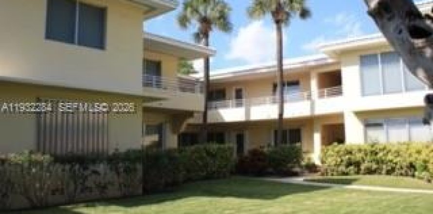 Кондоминиум с 2 спальнями в Бэл-Харбор, Флорида № 2004257