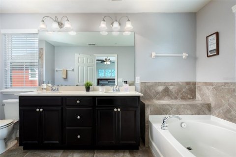 Townhouse in Winter Springs, Florida 3 bedrooms, 149.2 sq.m. № 2196078 - photo 15