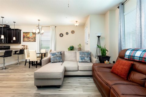 Townhouse in Winter Springs, Florida 3 bedrooms, 149.2 sq.m. № 2196078 - photo 4