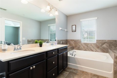 Townhouse in Winter Springs, Florida 3 bedrooms, 149.2 sq.m. № 2196078 - photo 17