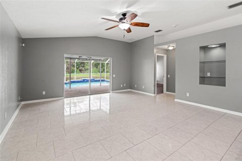 House in Land O' Lakes, Florida 3 bedrooms, 173.17 sq.m. № 1884006 - photo 7