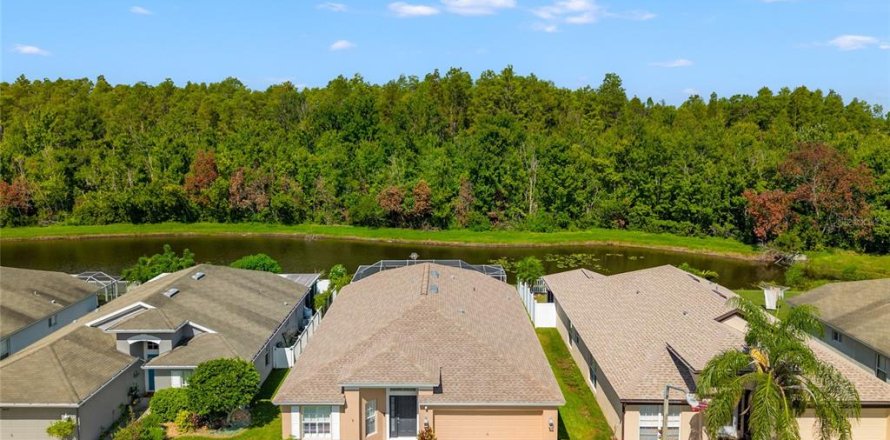 House in Land O' Lakes, Florida 3 bedrooms, 173.17 sq.m. № 1884006