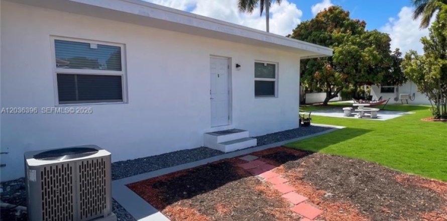 Villa ou maison à Hollywood, Floride 2 chambres, 213.12 m2 № 2084297