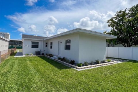 Villa ou maison à louer à Hollywood, Floride: 2 chambres, 213.12 m2 № 2084297 - photo 11
