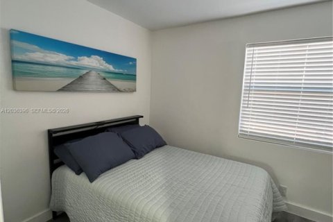 Villa ou maison à louer à Hollywood, Floride: 2 chambres, 213.12 m2 № 2084297 - photo 6