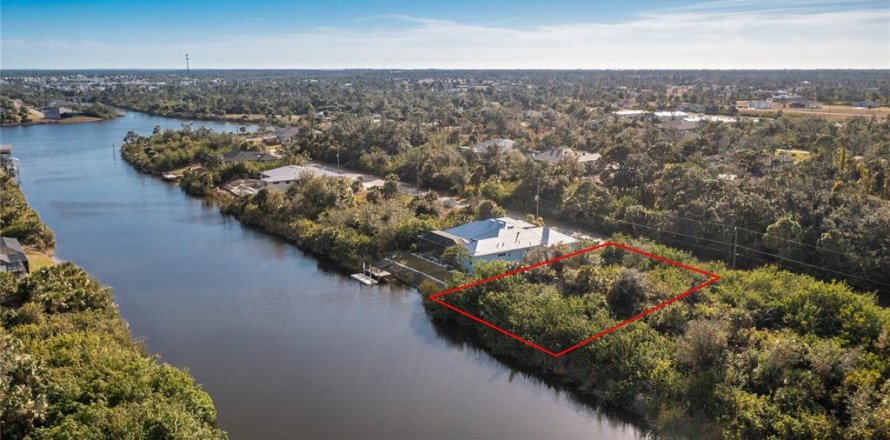 Land in Port Charlotte, Florida № 2103701