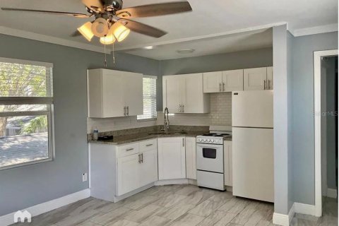 Commercial property in Clearwater, Florida 359.25 sq.m. № 2218623 - photo 10