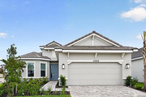 House in Port St. Lucie, Florida 3 bedrooms, 195.09 sq.m. № 2245540