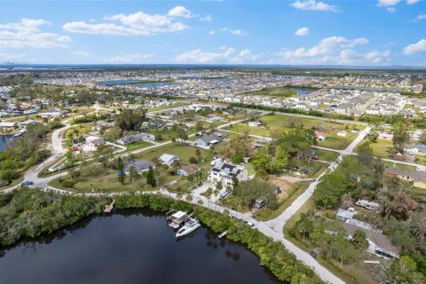 House in Ruskin, Florida 3 bedrooms, 240.99 sq.m. № 1519424 - photo 8