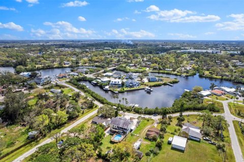 House in Ruskin, Florida 3 bedrooms, 240.99 sq.m. № 1519424 - photo 12