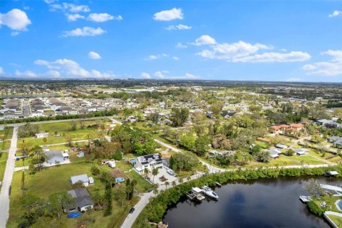 House in Ruskin, Florida 3 bedrooms, 240.99 sq.m. № 1519424 - photo 9