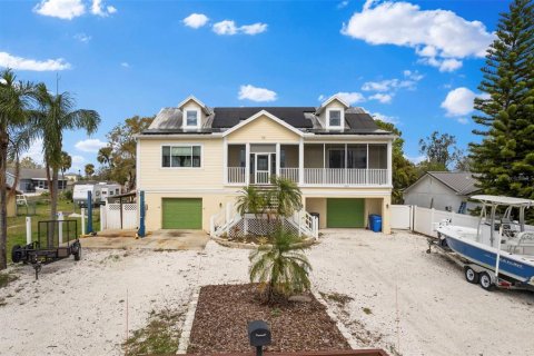 House in Ruskin, Florida 3 bedrooms, 240.99 sq.m. № 1519424 - photo 1
