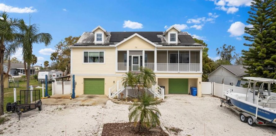 House in Ruskin, Florida 3 bedrooms, 240.99 sq.m. № 1519424