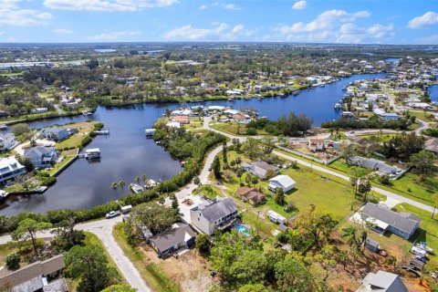 House in Ruskin, Florida 3 bedrooms, 240.99 sq.m. № 1519424 - photo 11