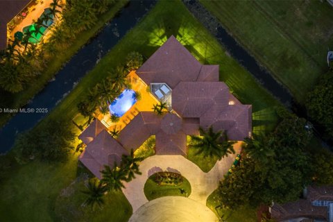 Villa ou maison à vendre à Plantation, Floride: 8 chambres, 460.61 m2 № 1863145 - photo 4