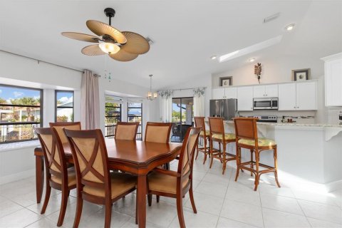 House in Punta Gorda, Florida 3 bedrooms, 165.18 sq.m. № 1765255 - photo 15