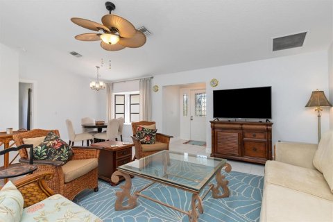 House in Punta Gorda, Florida 3 bedrooms, 165.18 sq.m. № 1765255 - photo 12