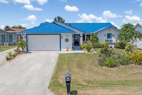 House in Punta Gorda, Florida 3 bedrooms, 165.18 sq.m. № 1765255 - photo 2