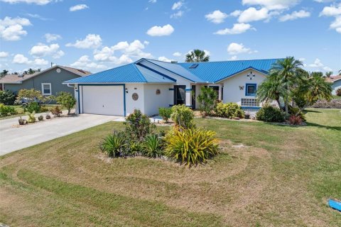 House in Punta Gorda, Florida 3 bedrooms, 165.18 sq.m. № 1765255 - photo 1
