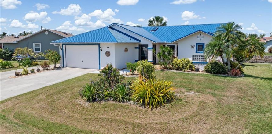 House in Punta Gorda, Florida 3 bedrooms, 165.18 sq.m. № 1765255