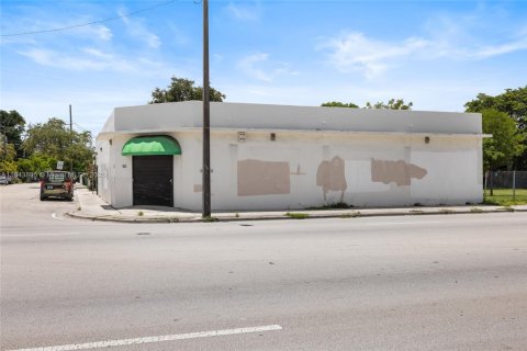 Commercial property in Miami, Florida № 1839160 - photo 16